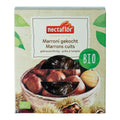 Verpackung mit gekochten Bio-Marroni und Sichtfenster. Auf der Vorderseite steht „Marroni gekocht / Marrons cuits“, daneben ein grünes Bio-Symbol. Unten sind Marroni in einer Schale sowie Kastanien mit Schalen abgebildet.