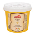 Gelber 2-kg-Plastikeimer mit weißem Deckel und Etikett der Marke nectaflor mit der Aufschrift 'Honig Miel Landhonig Miel de campagne'