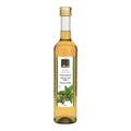 Schmale Glasflasche mit goldfarbenem Schraubverschluss, gefüllt mit hellem Sirup. Auf dem Etikett steht „Alpenkräuter / Herbes des Alpes / Alpine Herbs“ unter dem Swiss Alpine Herbs Logo. Unten sind verschiedene Alpenkräuter und grüne Blätter abgebildet.