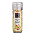 Transparente Gewürzmühle mit durchsichtigem Deckel. Auf dem Etikett steht „Alpen-Chili-Mix / Mix au Chili des Alpes“ unter dem Swiss Alpine Herbs Logo. Im Glas sind grobe Kräuter und Gewürze sichtbar. Unten sind Nudeln, eine rote Chilischote, eine Tomatenscheibe sowie das Bio-Logo abgebildet.