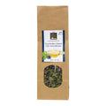 Packung mit Swiss Alpine Herbs Alpenkräutertee 'Traumhafter Abend' mit Teetasse und Kräutern auf der Vorderseite