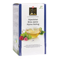 Packung Alpenkräutertee der Marke Swiss Alpine Herbs mit einer Tasse Tee und Kräutern auf der Vorderseite