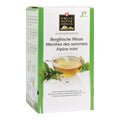 Grüne und weiße Verpackung mit der Aufschrift 'Swiss Alpine Herbs Alpenkräutertee Bergfrische Minze Menthes des sommets Alpine mint' und einem Teeglas mit Minzblättern