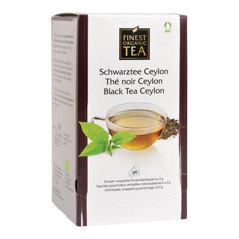 Packung mit Finest Organic Tea Schwarztee Ceylon in einzeln verpackten Pyramidenbeuteln mit Teetasse und Teeblättern auf der Vorderseite