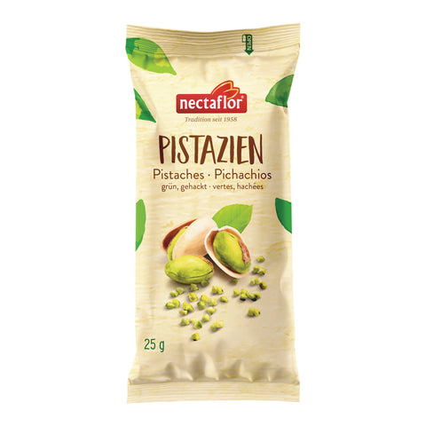 Verpackung von Nectaflor Pistazien, grün und gehackt (25 g). Schlanke beige Verpackung mit Abbildung von geöffneten Pistazien und gehackten Pistazienstücken. Produkt für Backen, Kochen oder als Topping geeignet.