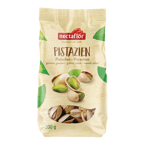 Beutel mit gerösteten und gesalzenen Pistazien der Marke nectaflor mit sichtbaren Pistazien und grünem Blättermotiv