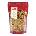 Verpackung mit gerösteten und gesalzenen Erdnüssen von Nectaflor. Roter Standbeutel mit Sichtfenster, gefüllt mit geschälten Erdnüssen. Aufdruck mit verschiedenen Nüssen, Kernen und Trockenfrüchten.