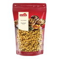 Verpackung mit Curry-Cashewkernen von Nectaflor. Roter Standbeutel mit Sichtfenster, gefüllt mit goldgelb gewürzten Cashewkernen. Aufdruck mit verschiedenen Nüssen, Kernen und Trockenfrüchten.